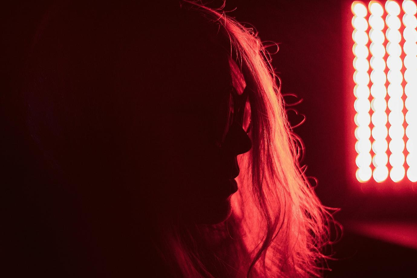 Does Red Light Therapy Help Hair Growth? Evidence, Benefits & Results